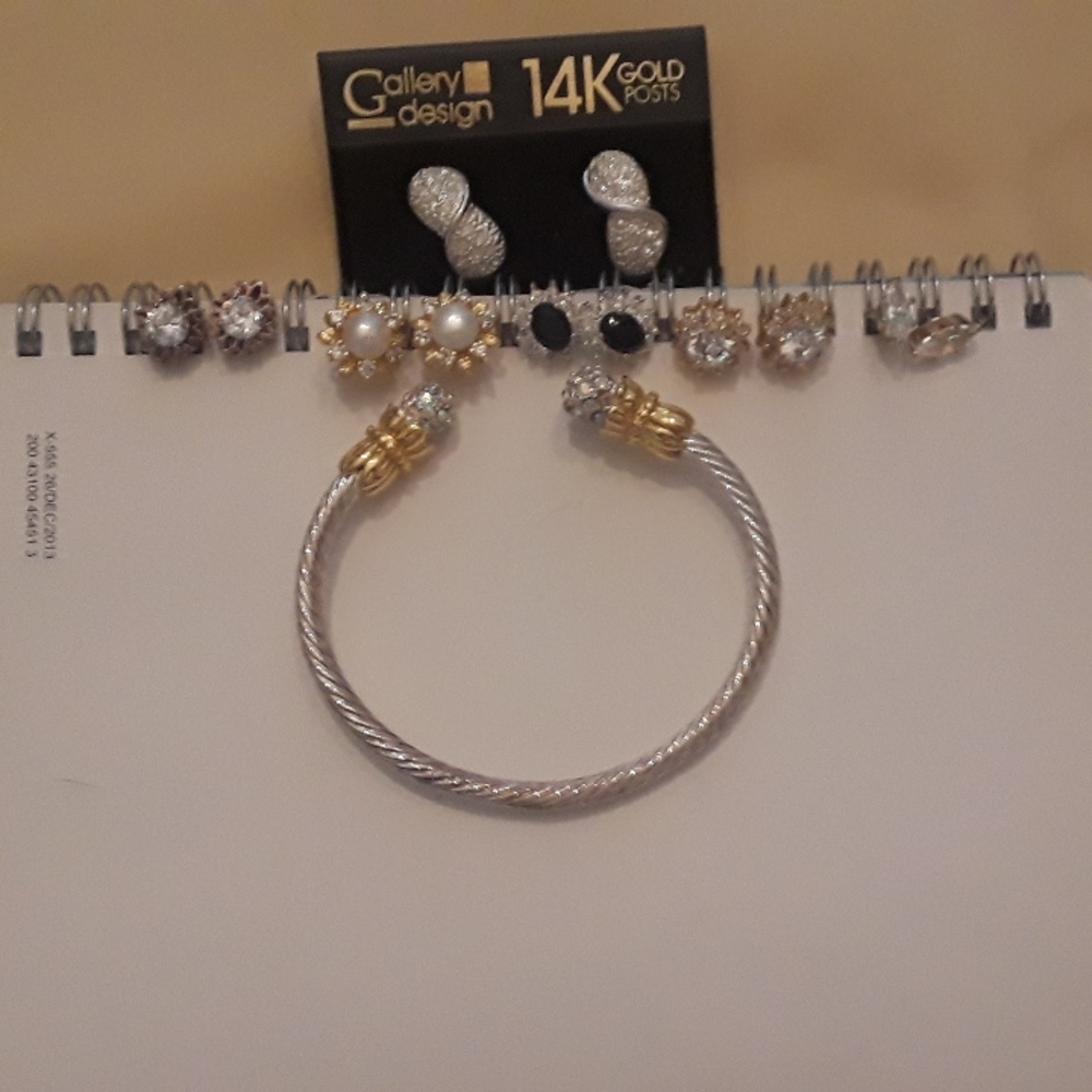 Bracelet and earrings